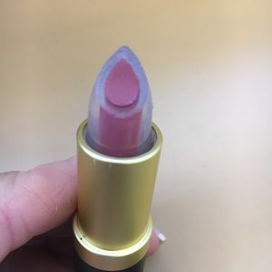 SKINN Makeup - Skinn lipstick—high quality makes us look our best SKINN Makeup - Skinn lipstick—high quality makes us look our best